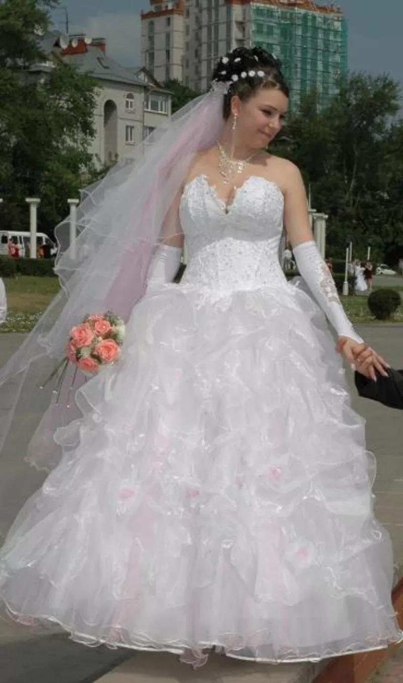 Продам свадебное платье. Б/у 1 день.Цвет белое с розовым.